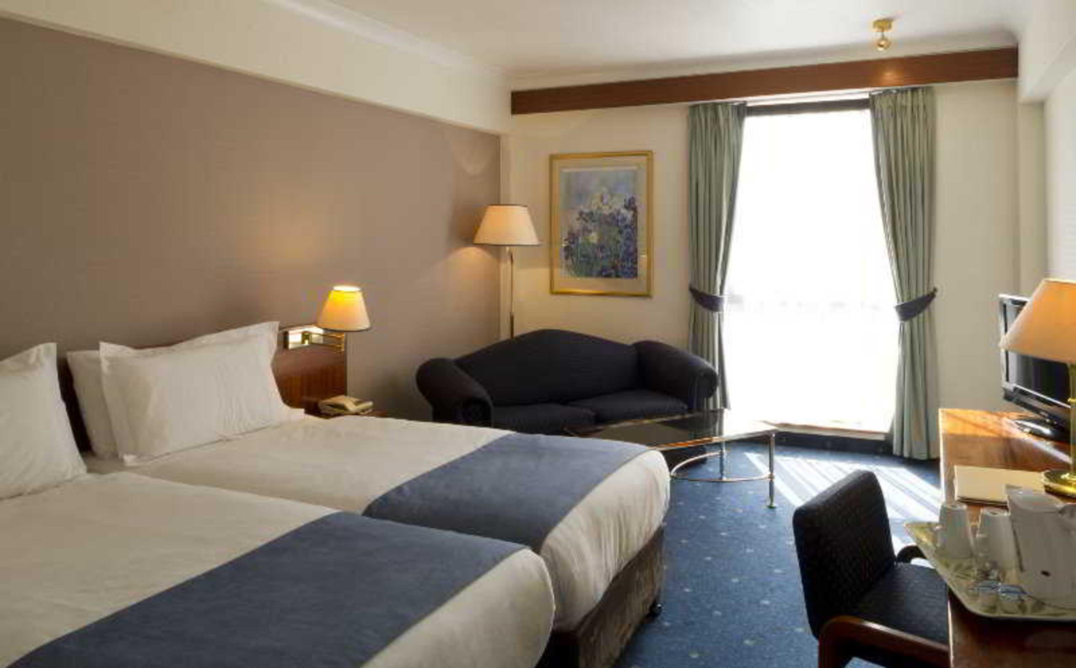 Clarion Croydon Park Hotel Bagian luar foto