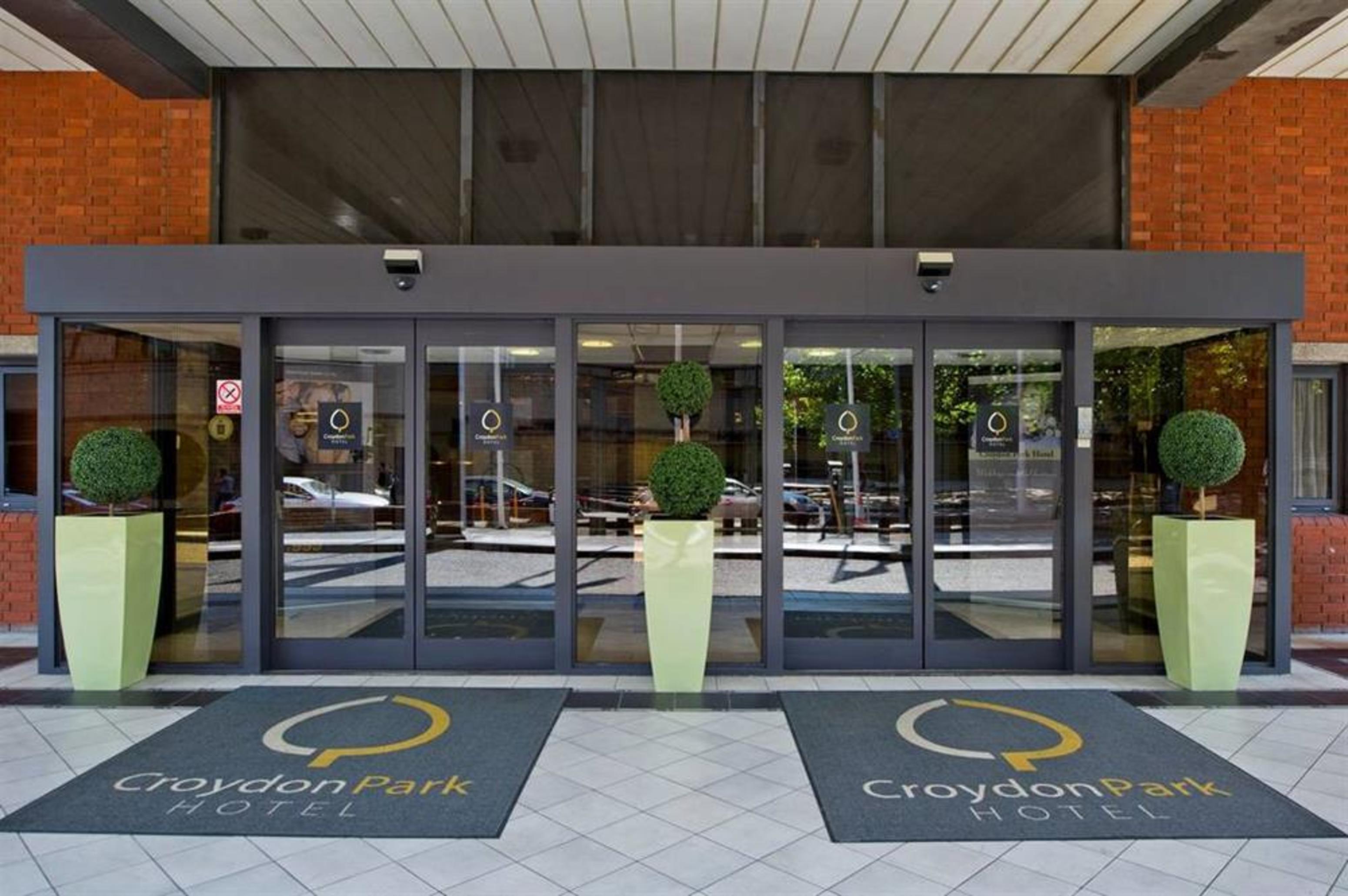 Clarion Croydon Park Hotel Bagian luar foto