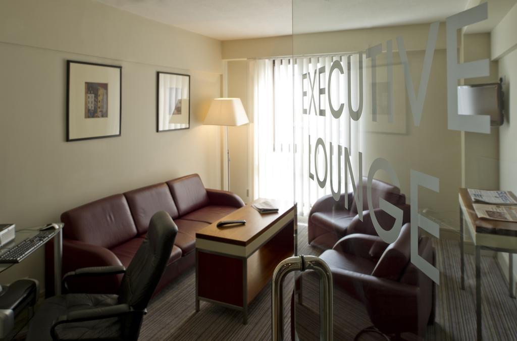 Clarion Croydon Park Hotel Bagian luar foto